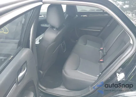 2021 Chrysler 300 Touring z USA, uszkodzony, nr VIN 2C3CCAAG6MH558382